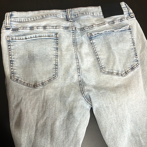 Forever 21 denim distressed rose embroidered skinny jeans - Picture 4 of 6